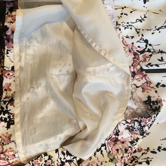 Cue OffWhite and Floral Zip Front Dress - Picture 7 of 7